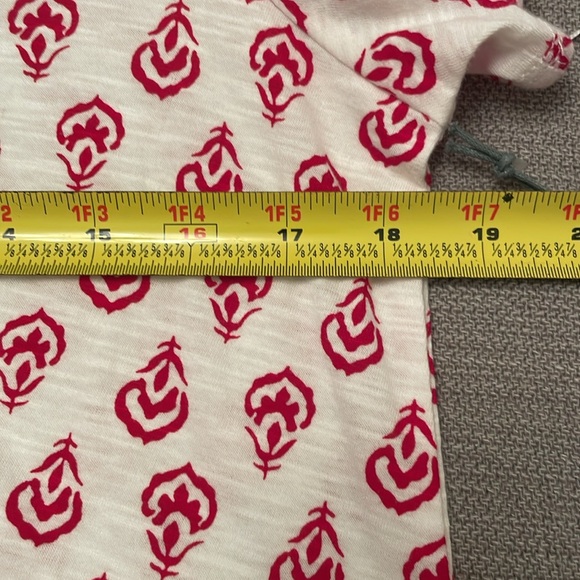 NWT $32 Liz Claiborne Red & White Pattern Pullover Top with Twist Front Small - Picture 6 of 11